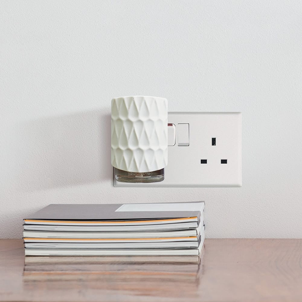 Yankee Candle UK Plug In Starter Kit  Electric White Organic - PINK SANDS